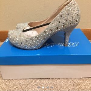 Silver Heels 
Size: 7 
Comes in original box